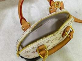 Picture of Louis Vuitton Handbags _SKUfw158490526fw
